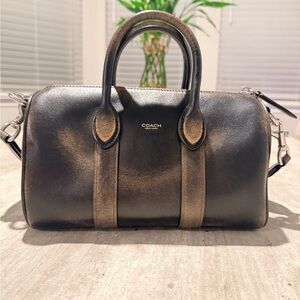 Coach Compass 25 in Loved Leather